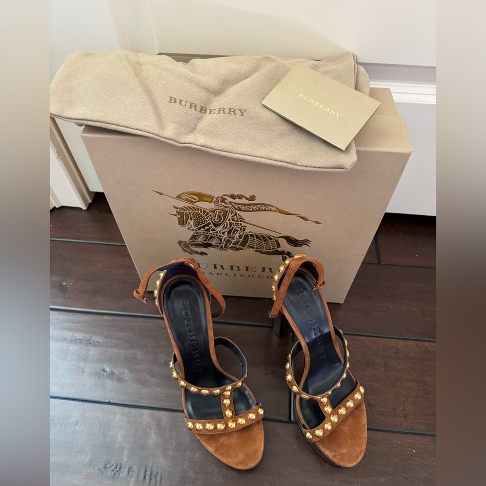 NWT Burberry Malt Brown Heels with Gold Studs